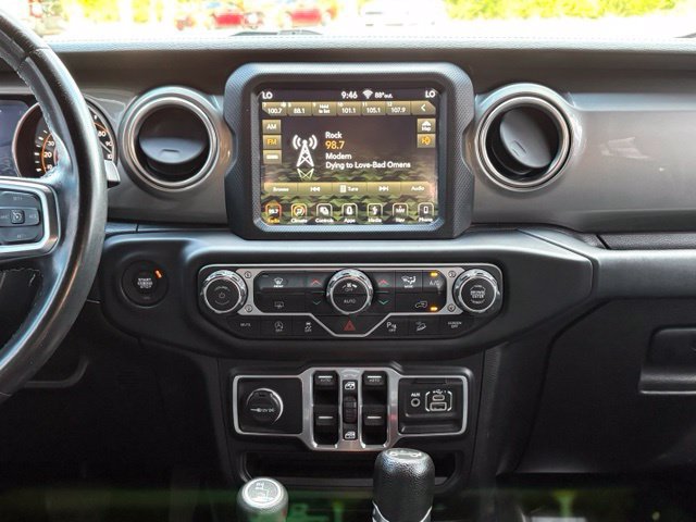 Used 2018 Jeep Wrangler Unlimited Sahara AWD/4WD image 17