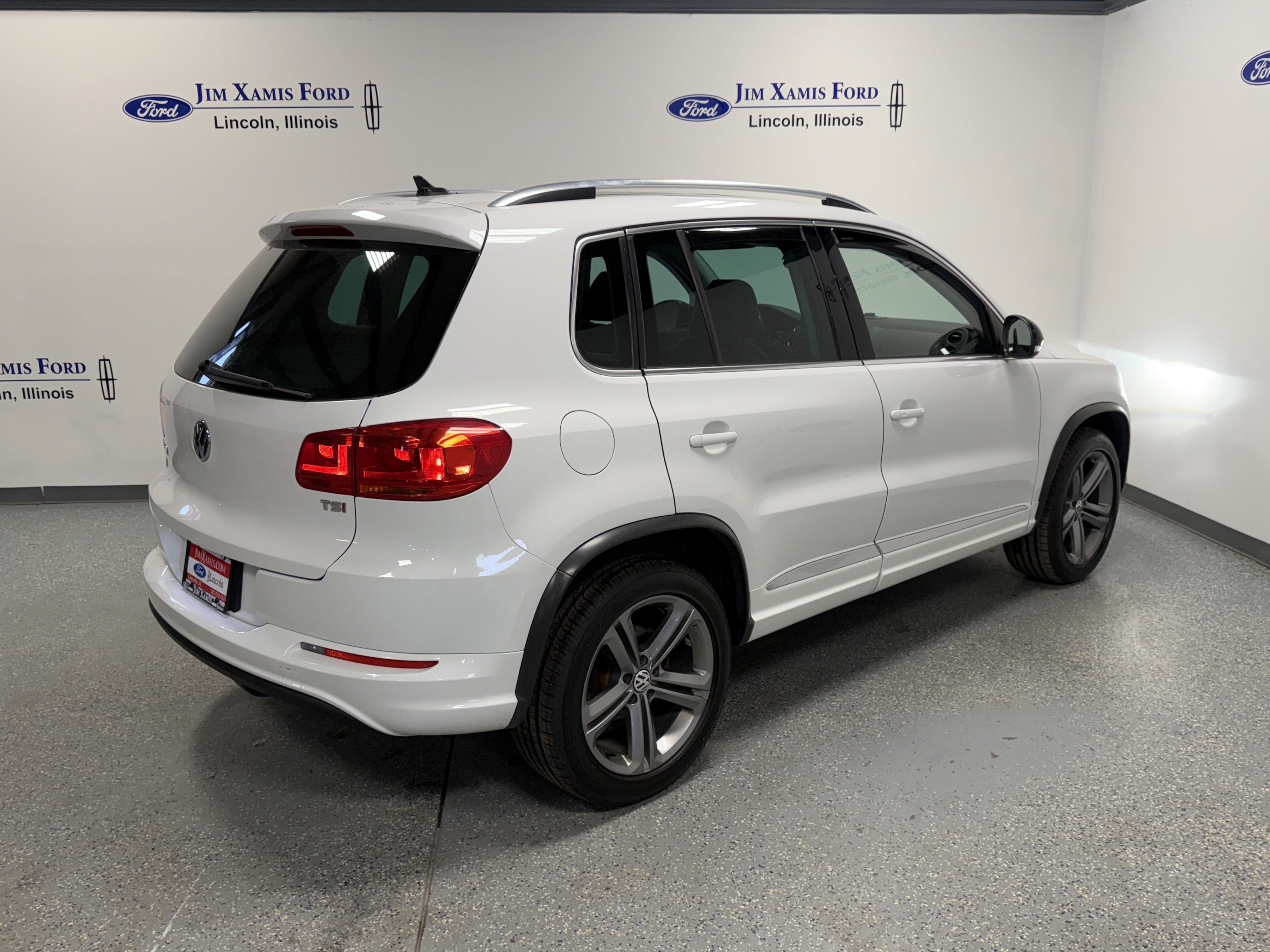 Used 2017 Volkswagen Tiguan Sport image 37