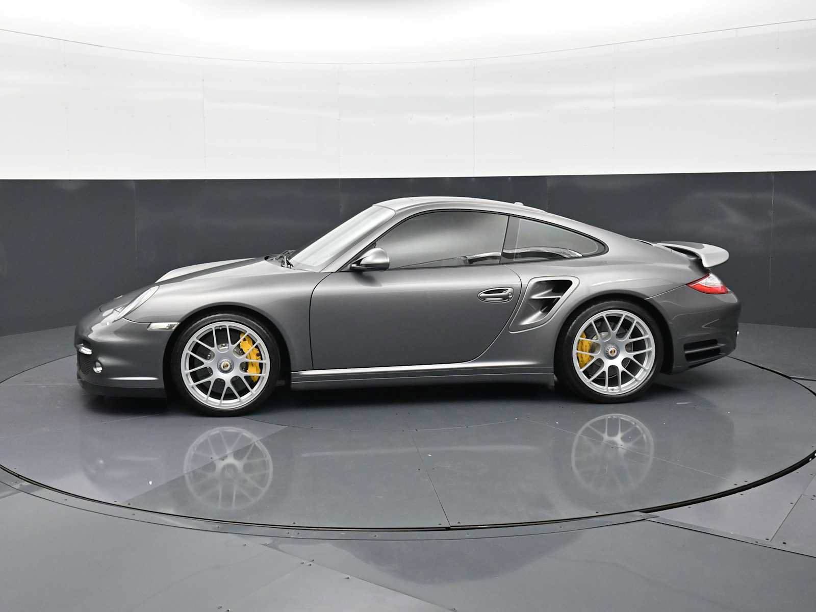 Used 2013 Porsche 911 Turbo S AWD/4WD image 2
