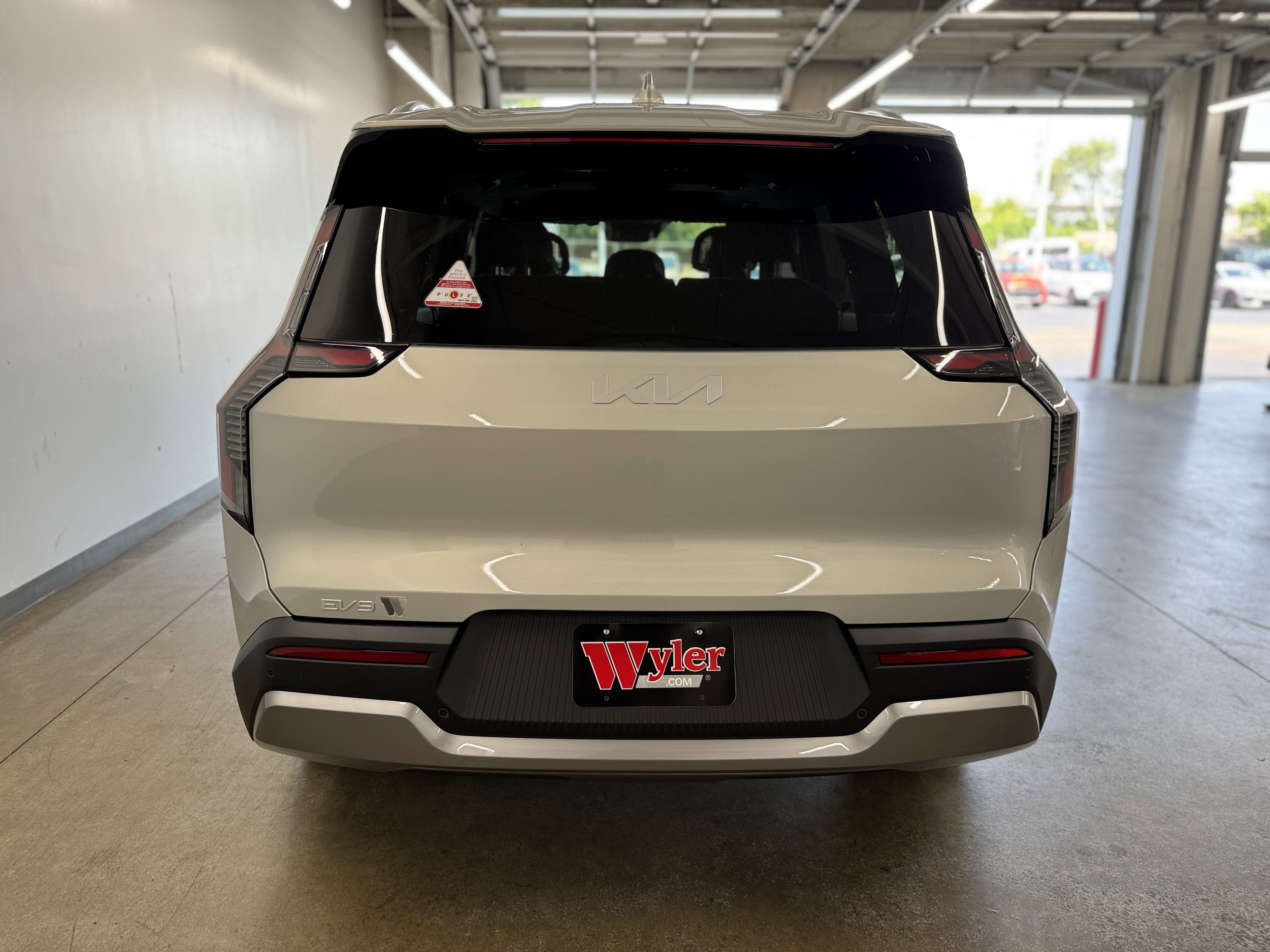 New 2026 Kia EV9 Wind image 20
