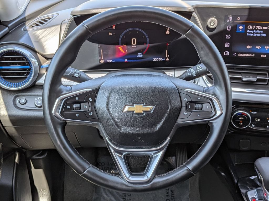 Used 2025 Chevrolet Trax LT w/ LT Convenience Package FWD image 19