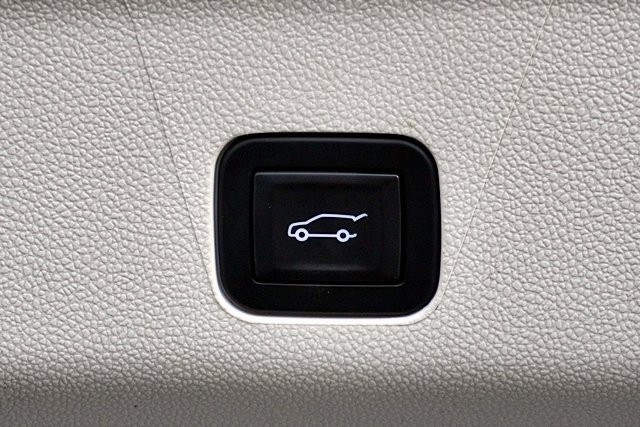 Used 2025 Cadillac Escalade Sport Platinum w/ LPO, ONYX Package AWD/4WD image 22