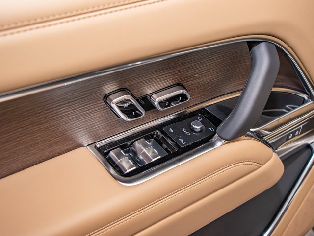 New 2025 Land Rover Range Rover SE image 14