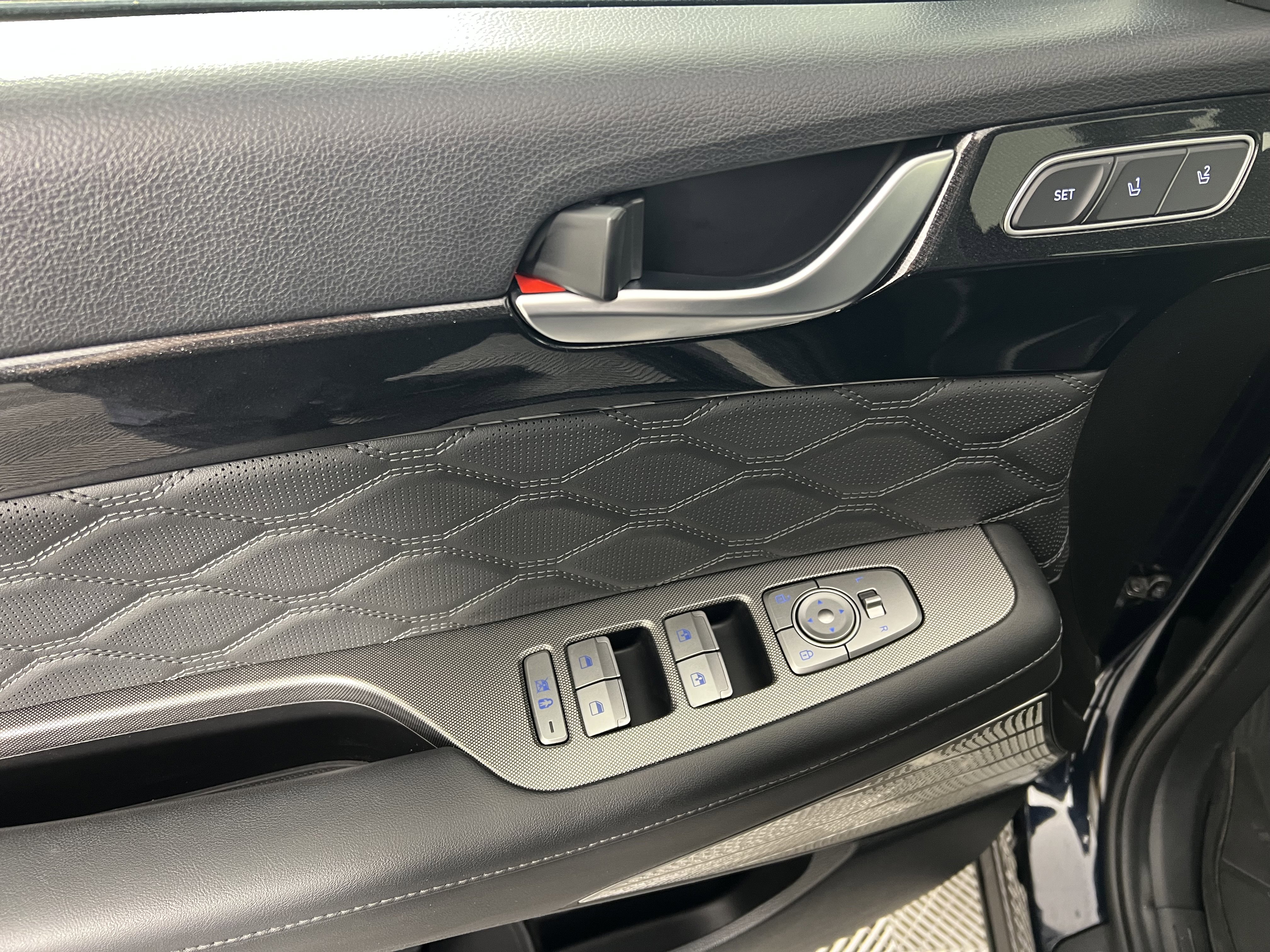 Used 2022 Hyundai Palisade Calligraphy w/ Winter Package image 17