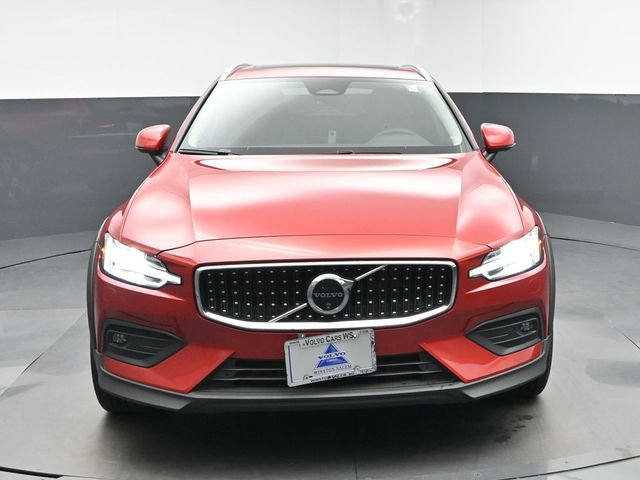 Used 2024 Volvo V60 B5 Cross Country Plus w/ Climate Package AWD/4WD image 2