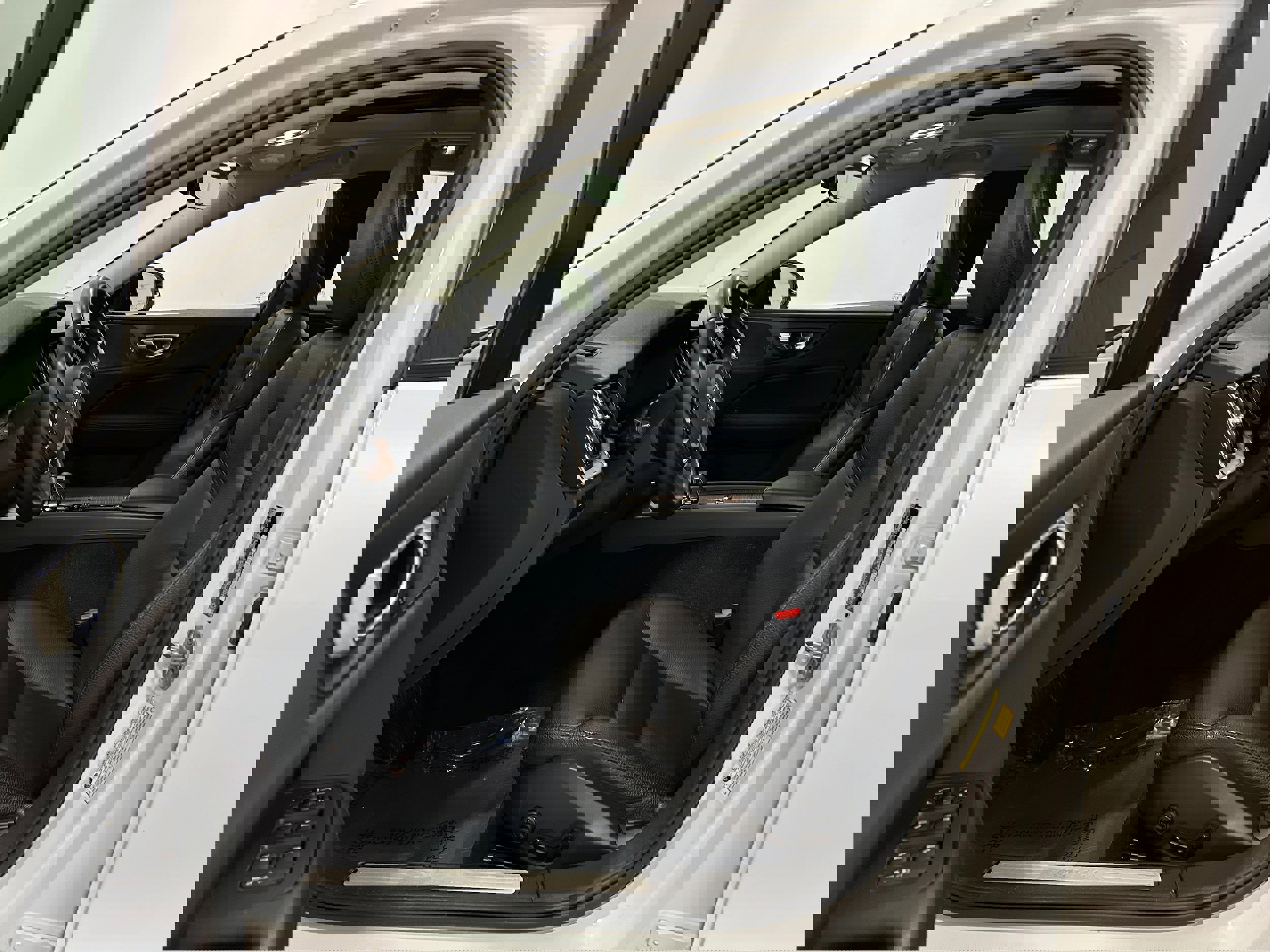 Used 2024 Volvo S60 B5 Plus image 4