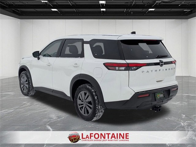 Used 2024 Nissan Pathfinder S image 3