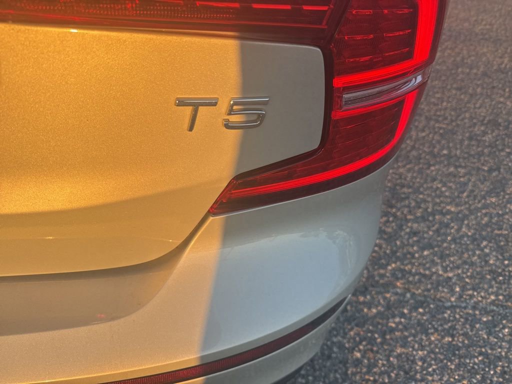 Used 2019 Volvo S60 T5 Momentum w/ Multimedia Package image 15