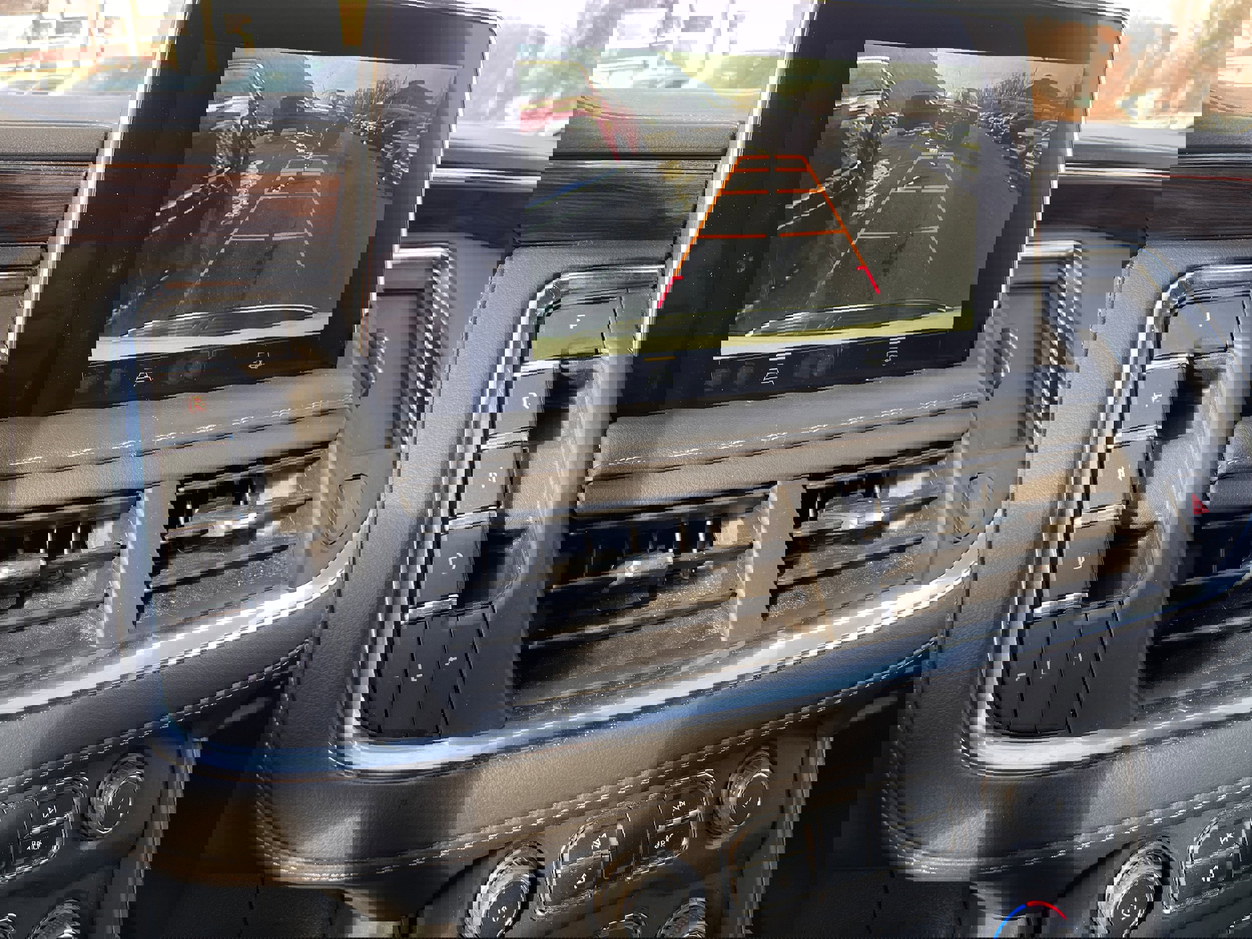 Used 2023 Chevrolet Suburban LT image 21