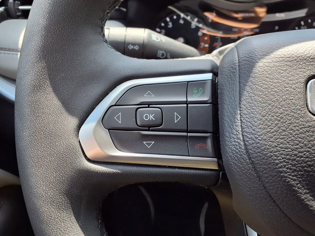 Used 2025 Jeep Compass Limited AWD/4WD image 12
