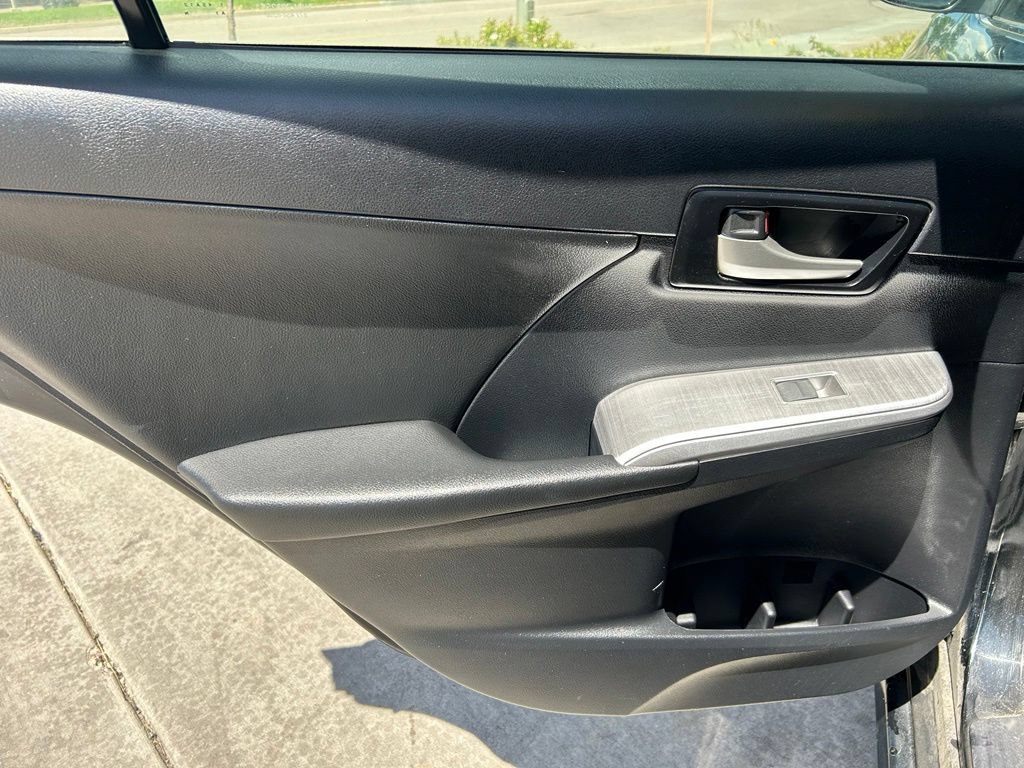 Used 2012 Toyota Camry SE w/ Leather Pkg FWD image 26