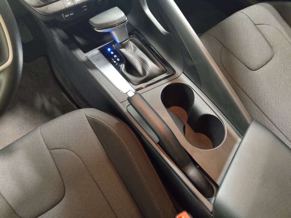 Used 2025 Hyundai Elantra SE FWD image 26