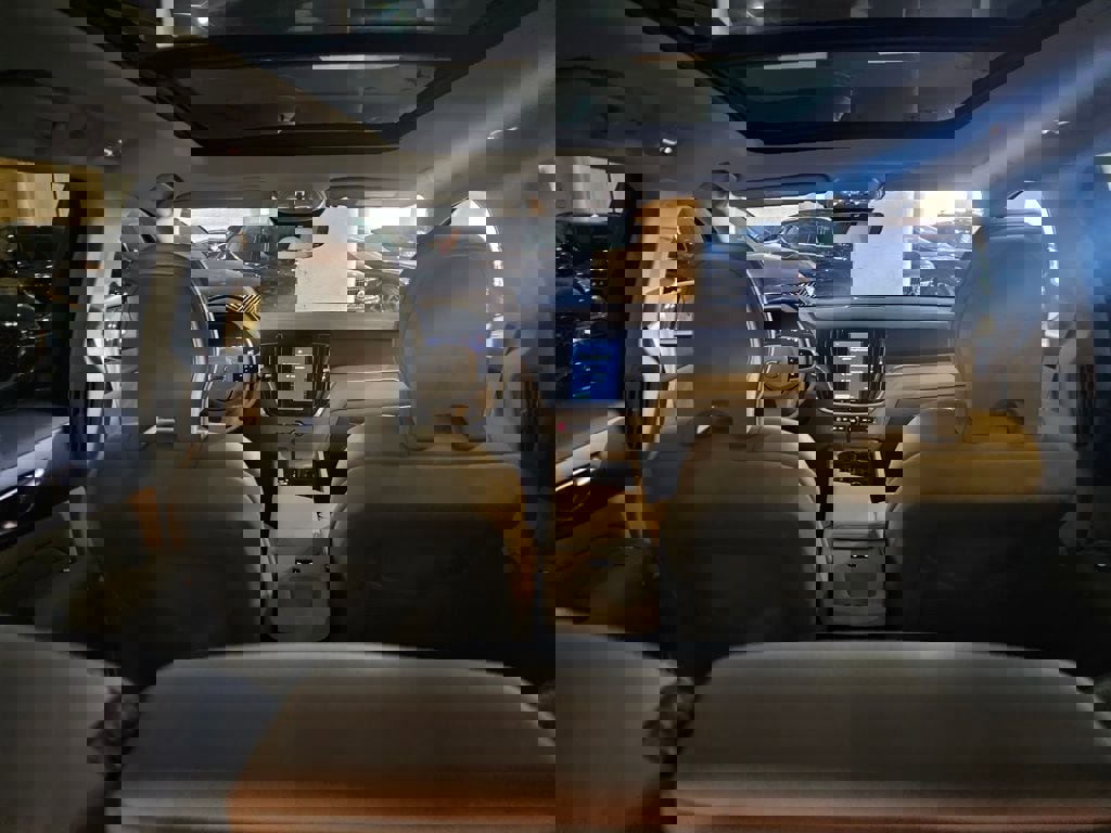 Certified 2024 Volvo V60 B5 Cross Country Plus image 8