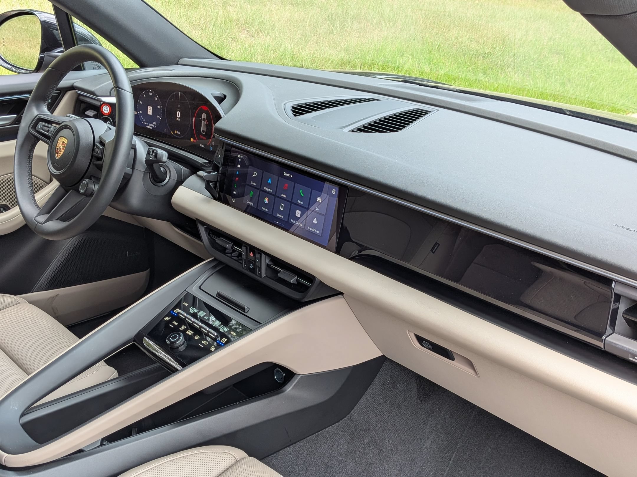 Used 2025 Porsche Macan Electric RWD image 21