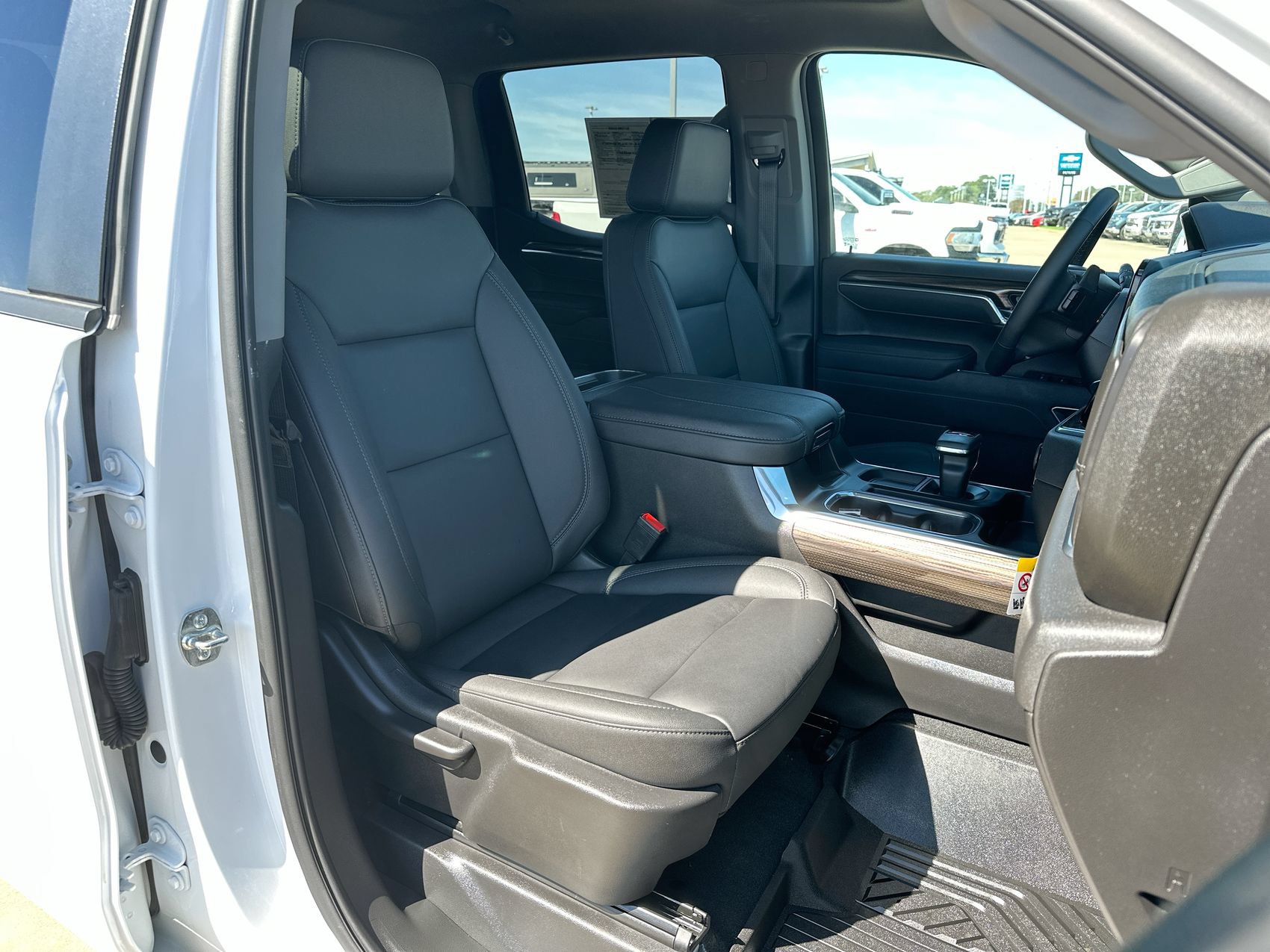 Used 2026 Chevrolet Silverado 1500 LT Trail Boss w/ LT Trail Boss Premium Package AWD/4WD image 24