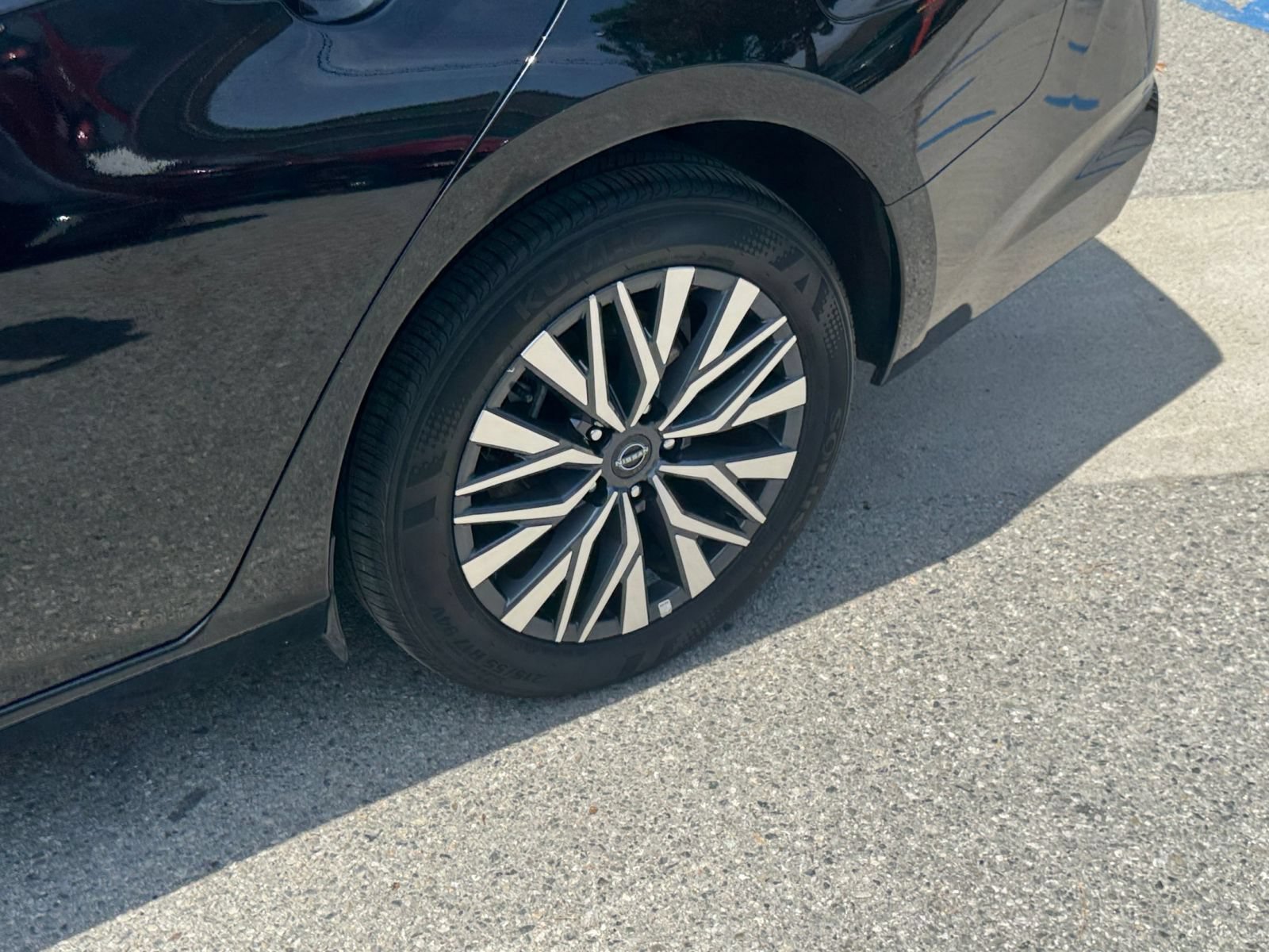 Used 2025 Nissan Altima 2.5 SV FWD image 30