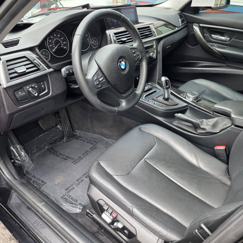 Used 2017 BMW 320i xDrive Sedan AWD/4WD image 23
