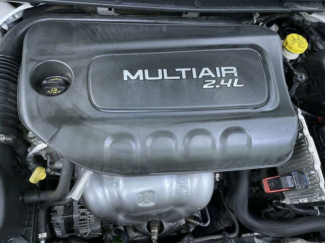 Used 2015 Dodge Dart SXT image 30