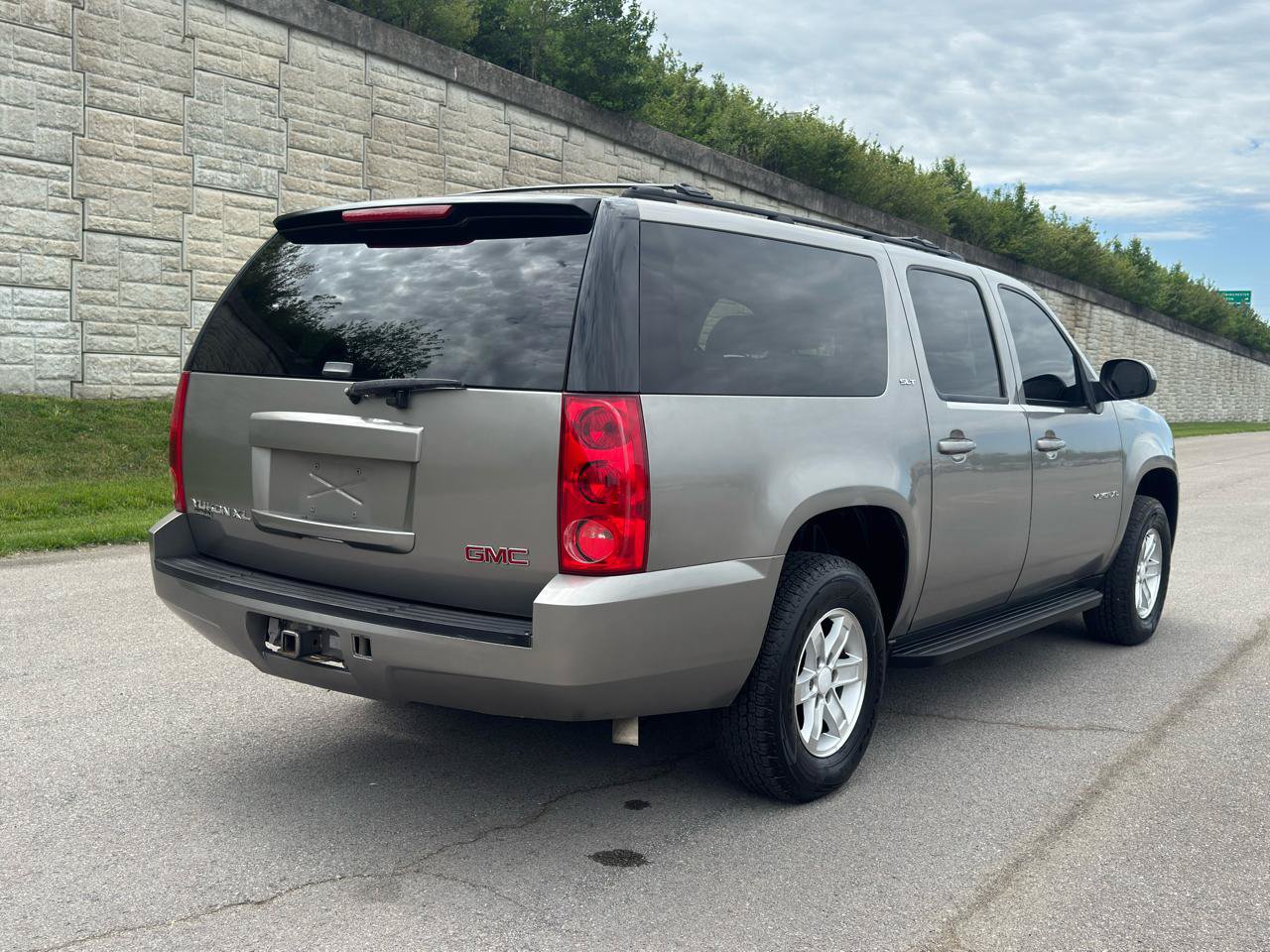 Used 2007 GMC Yukon XL SLT w/ SLT Preferred Equipment Group RWD image 5