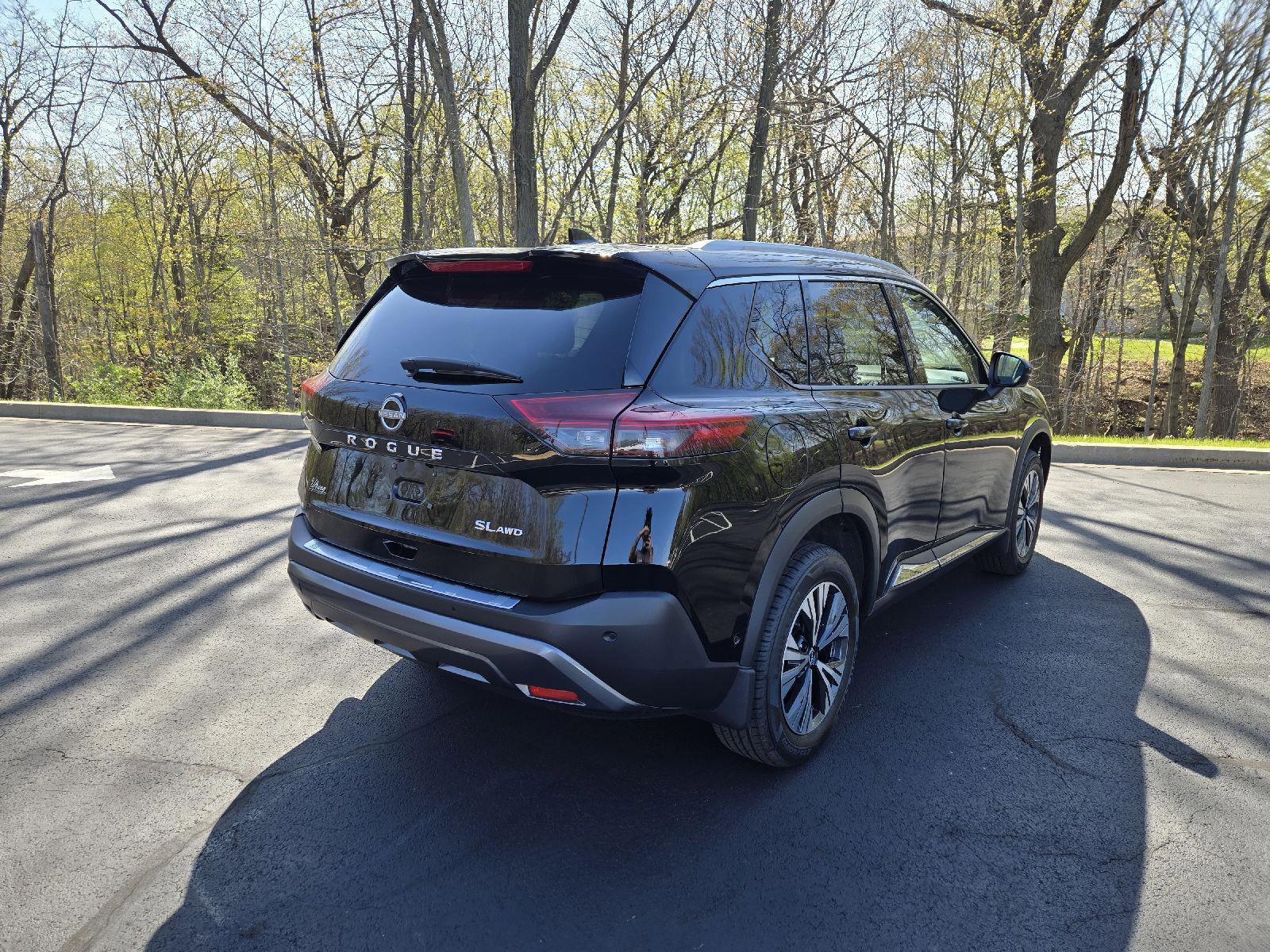 Used 2023 Nissan Rogue SL w/ SL Premium Package AWD/4WD image 3
