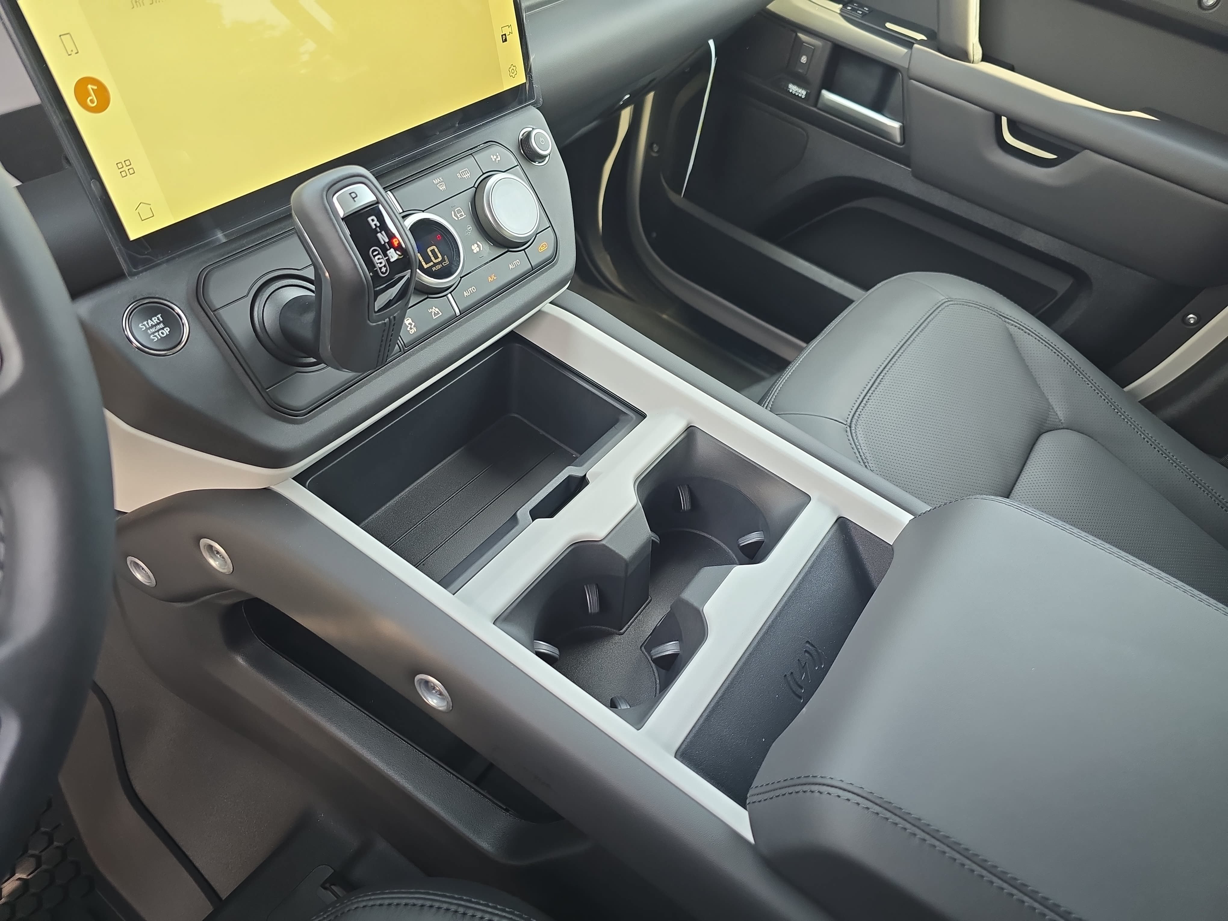 New 2026 Land Rover Defender 110 X-Dynamic SE AWD/4WD image 26