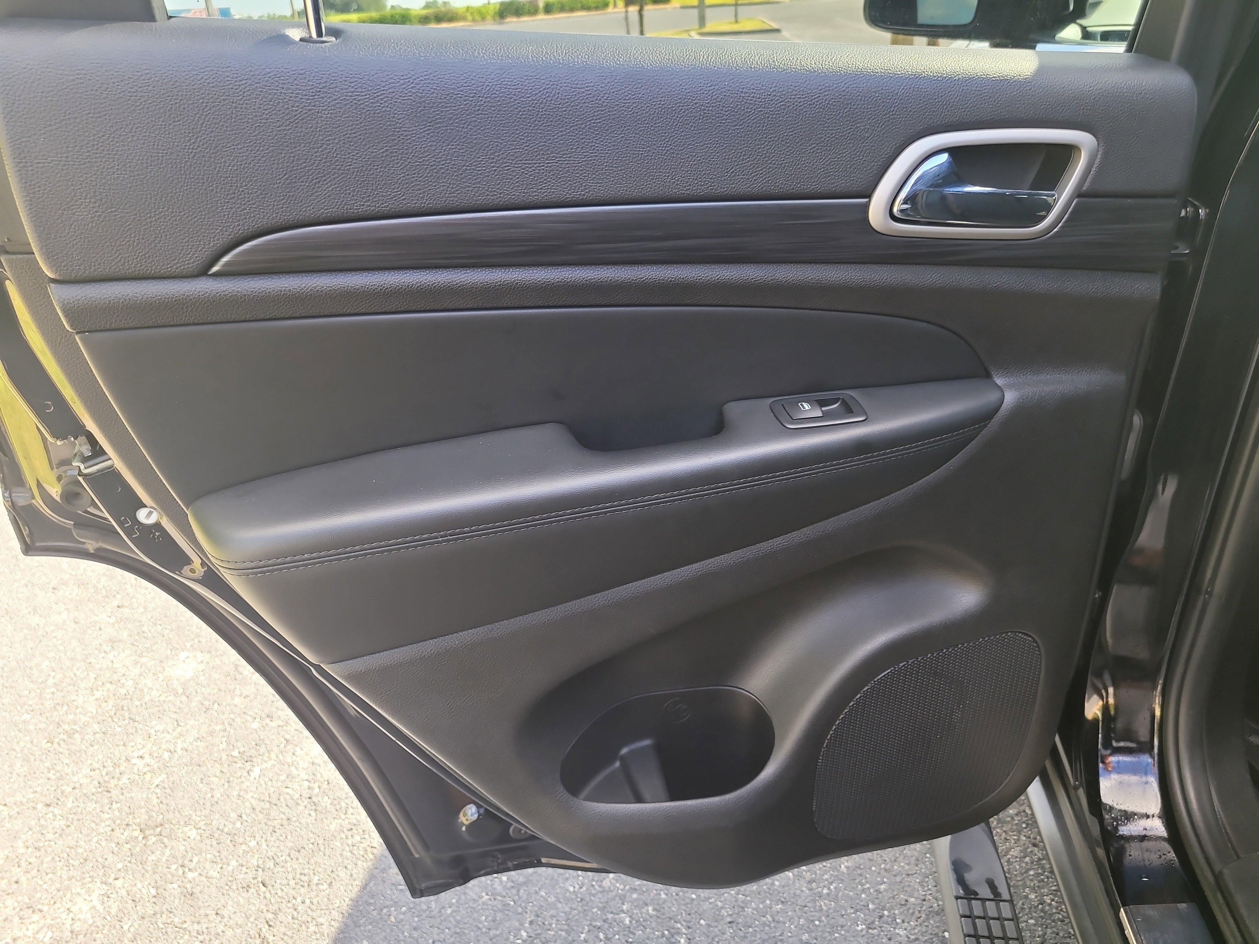 Used 2021 Jeep Grand Cherokee Laredo image 12