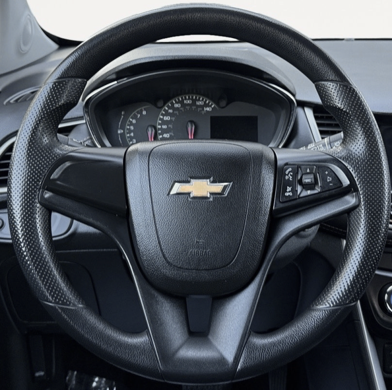 Used 2021 Chevrolet Trax LS AWD/4WD image 18