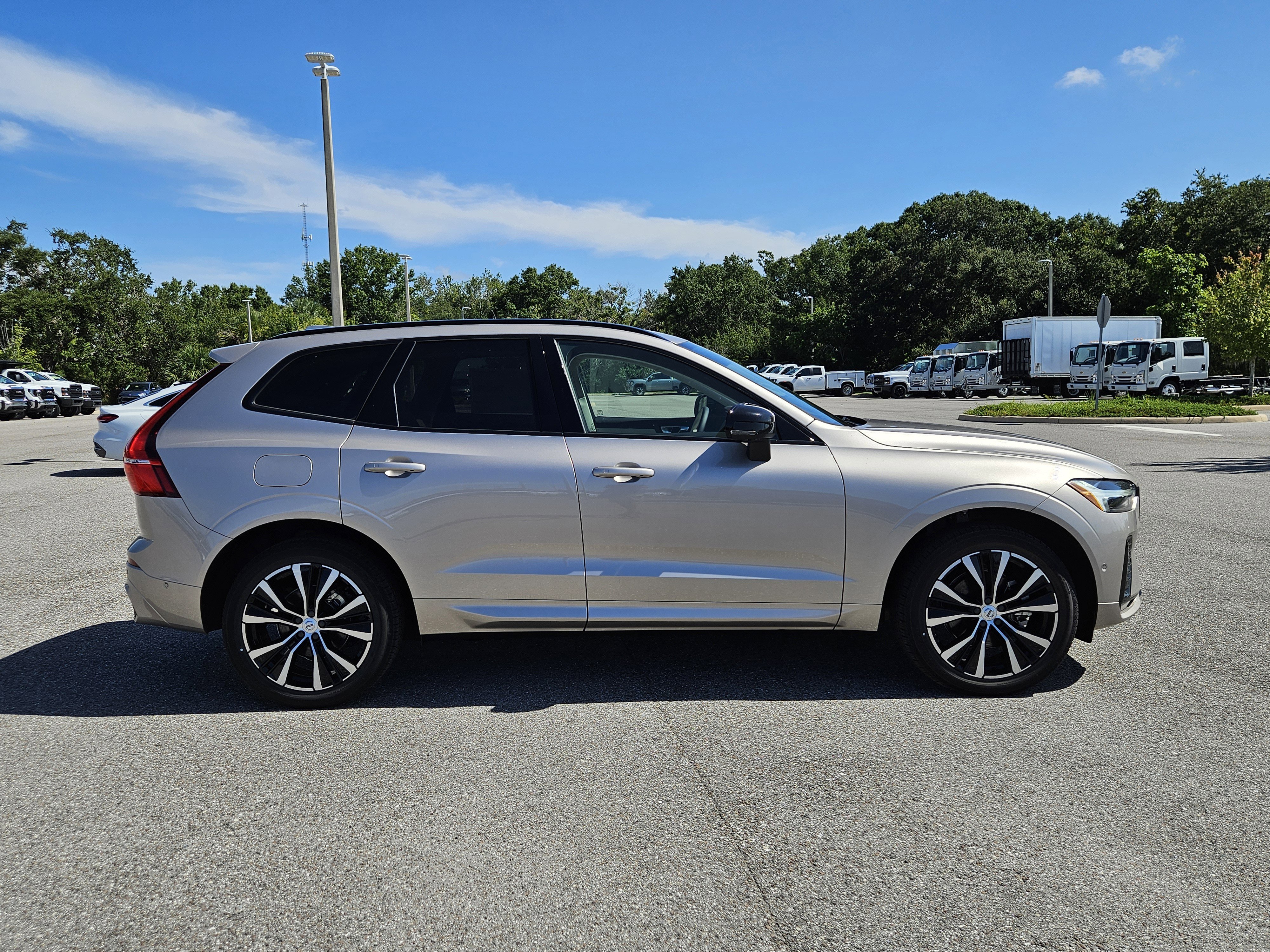 New 2025 Volvo XC60 B5 Plus w/ Protection Package Premier image 8