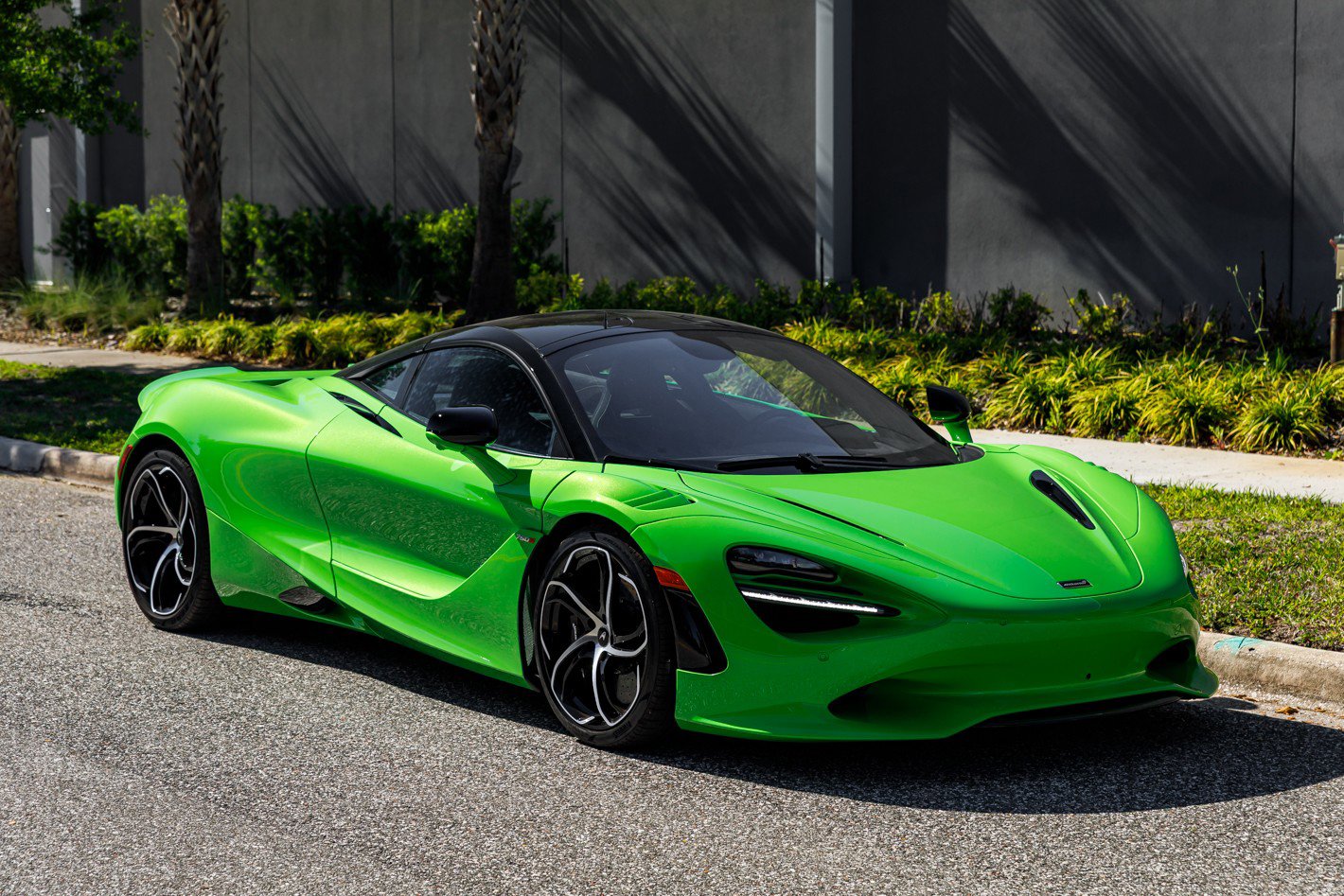 Used 2024 McLaren 750S image 1