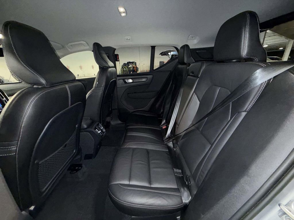 Used 2023 Volvo XC40 B4 Core w/ Convenience Package image 19