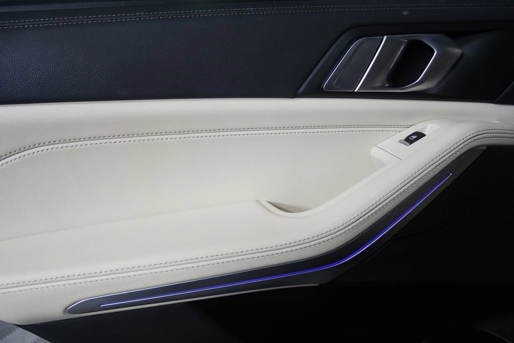 Used 2022 BMW X5 xDrive40i w/ M Sport Package image 13