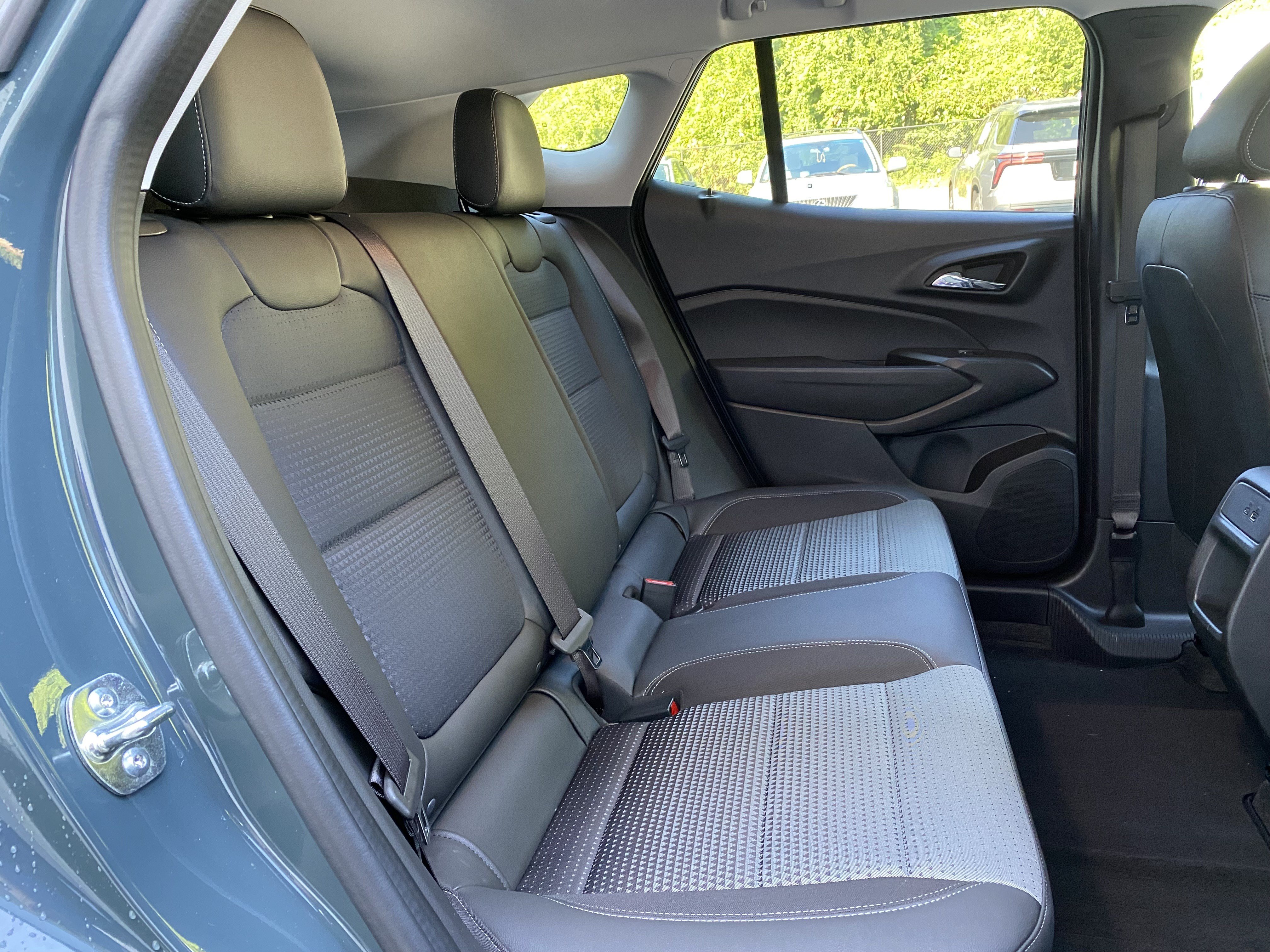 Used 2026 Chevrolet Trax LT w/ LPO, Blackout Package FWD image 35