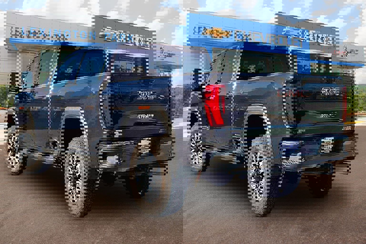 Used 2024 GMC Sierra 2500 Denali w/ Denali Reserve Package image 2