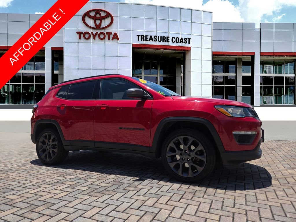Used 2021 Jeep Compass Latitude w/ Sun and Sound Group AWD/4WD image 1