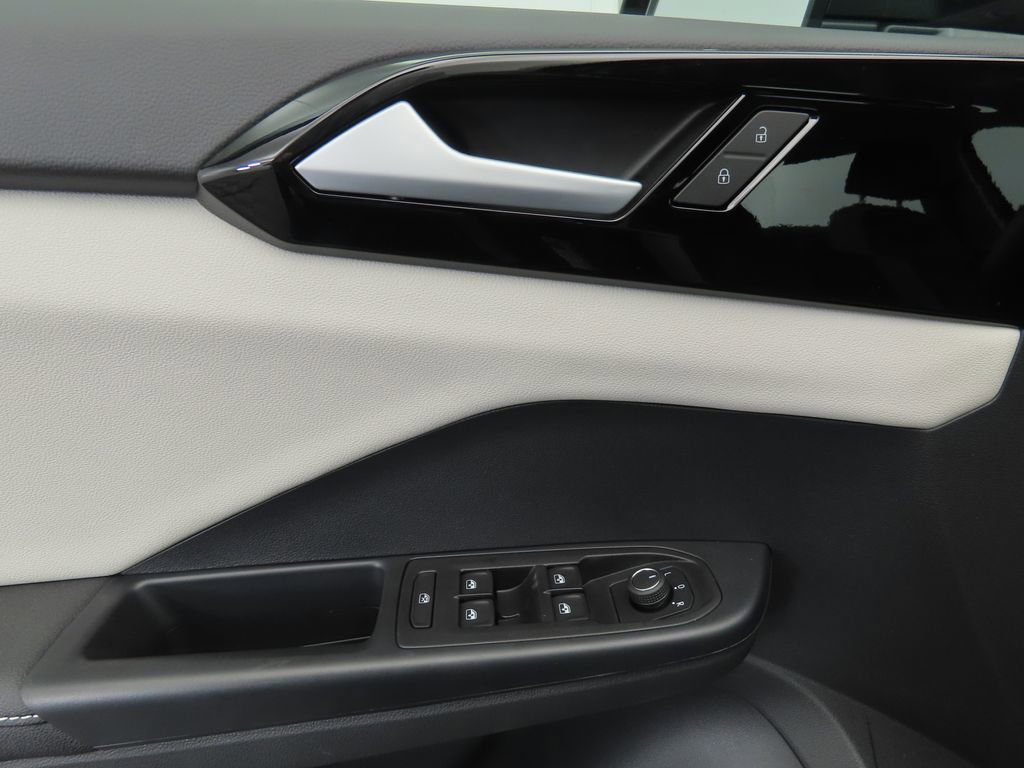 Used 2025 Volkswagen Taos S FWD image 23