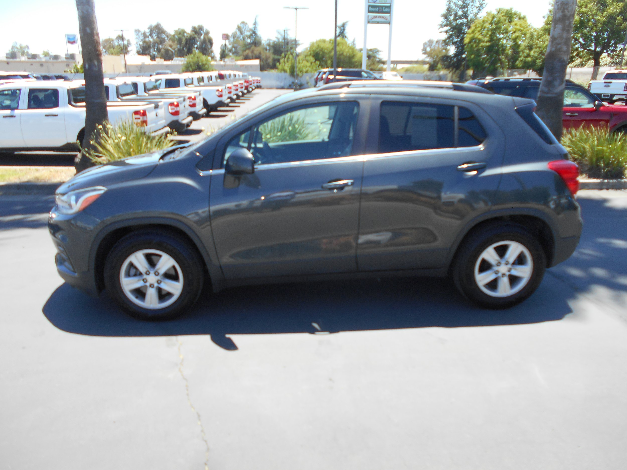 Used 2020 Chevrolet Trax LT FWD image 4