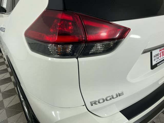 Used 2018 Nissan Rogue SV AWD/4WD image 18