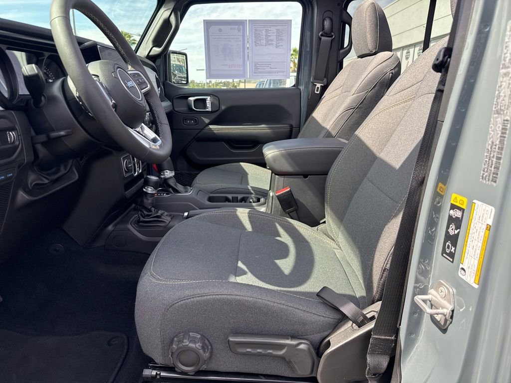 Certified 2025 Jeep Wrangler Unlimited Sahara w/ Safety Group image 15