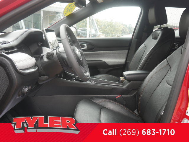 Used 2023 Jeep Compass Latitude AWD/4WD image 38