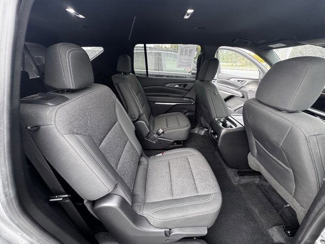 Used 2025 Chevrolet Traverse LT image 11