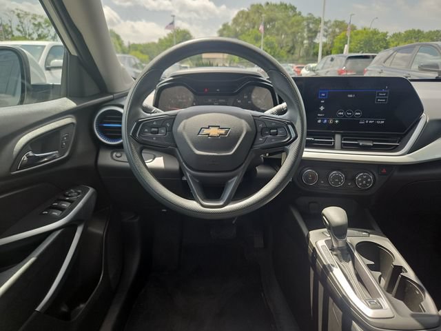 Used 2024 Chevrolet Trax LS w/ LS Convenience Package FWD image 14