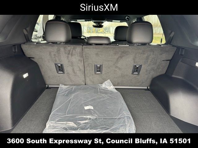Used 2025 Chevrolet Equinox RS w/ Safety and Technology Package AWD/4WD image 13