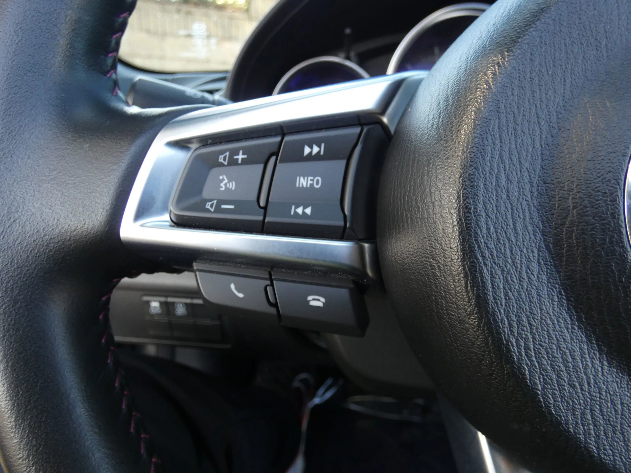 Used 2016 MAZDA MX-5 Miata Club image 46