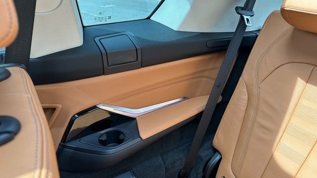 Used 2022 BMW X7 xDrive40i w/ M Sport Package image 26