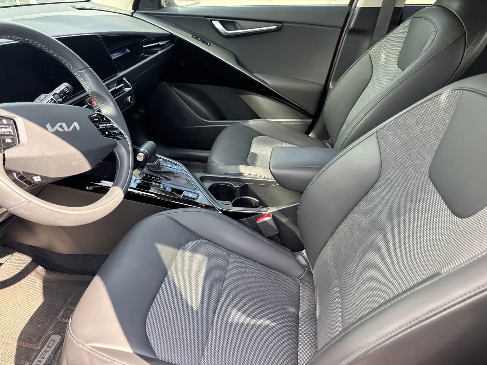 Certified 2023 Kia Niro EX FWD image 9