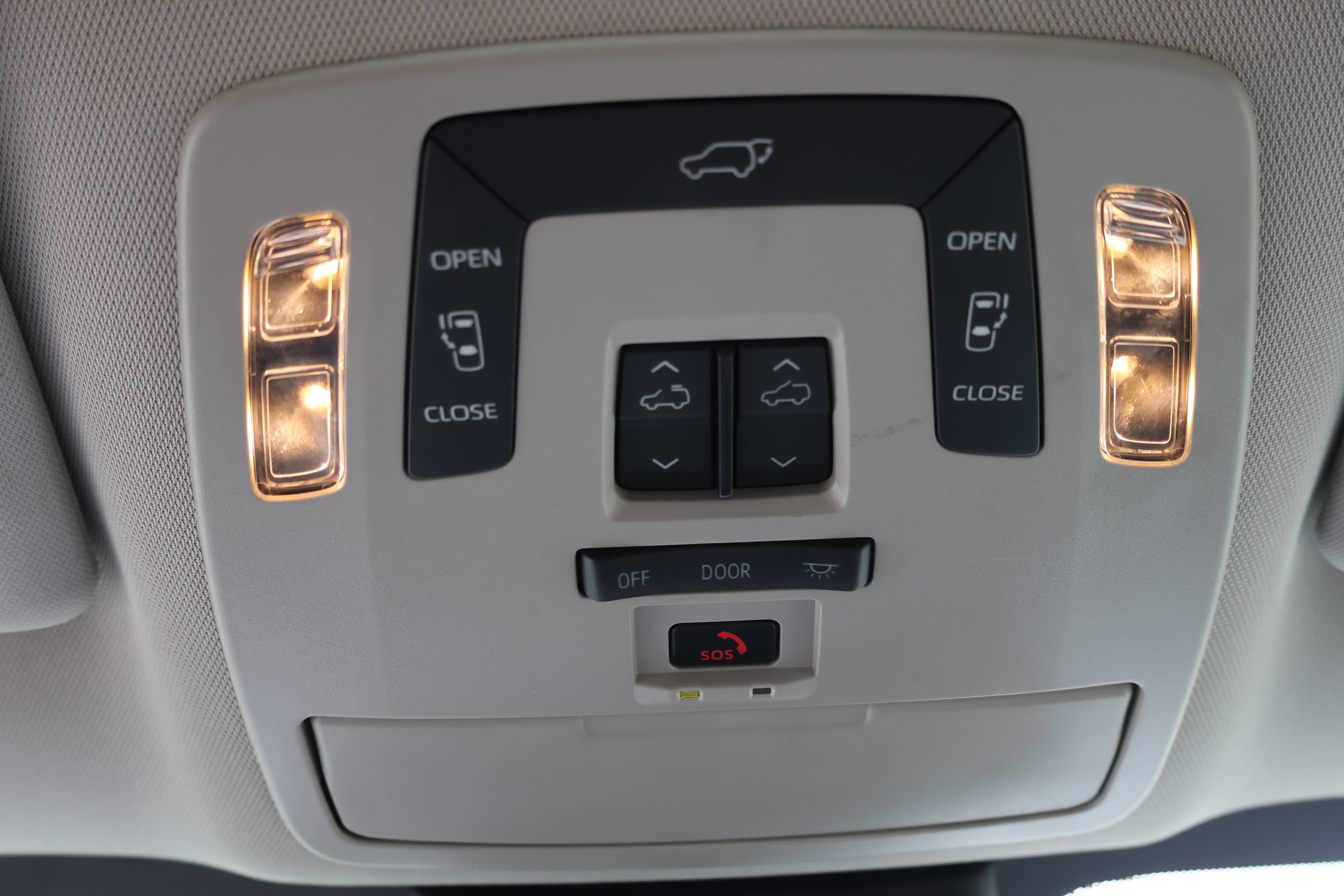 Certified 2025 Toyota Sienna XLE FWD image 36