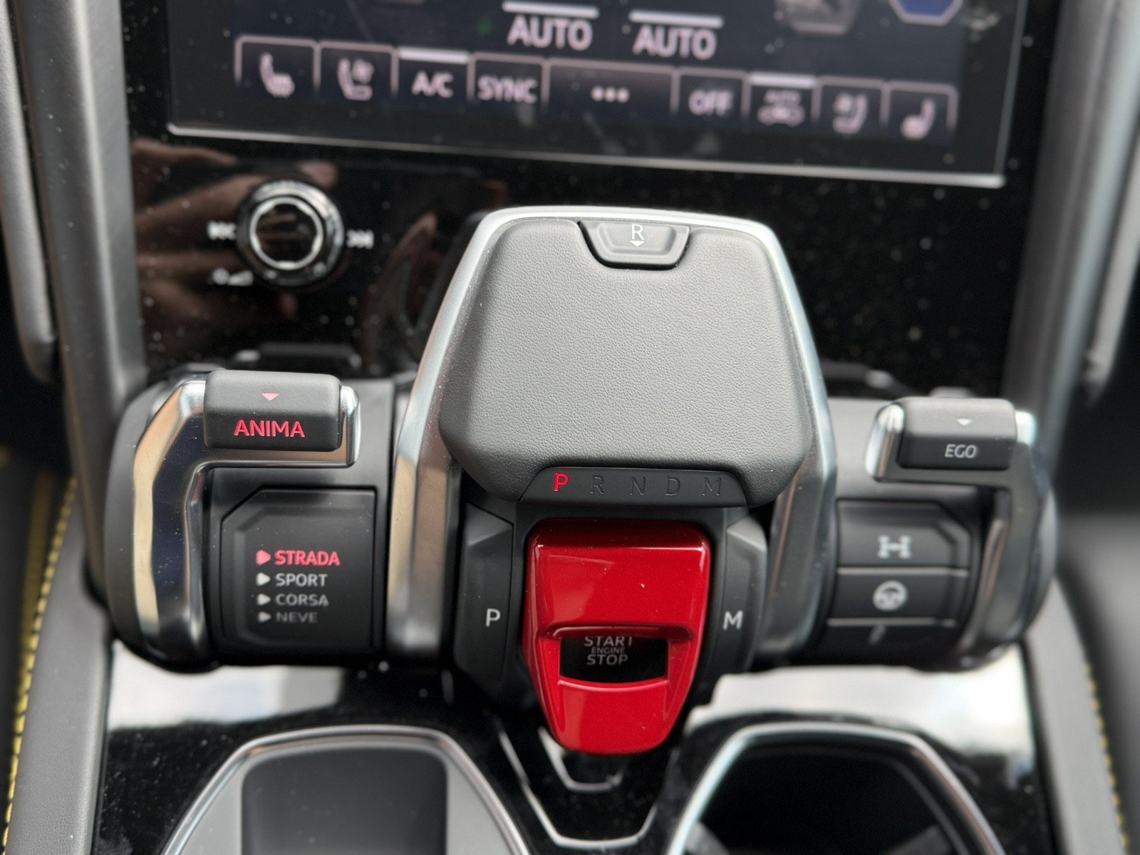Used 2024 Lamborghini Urus S AWD/4WD image 16