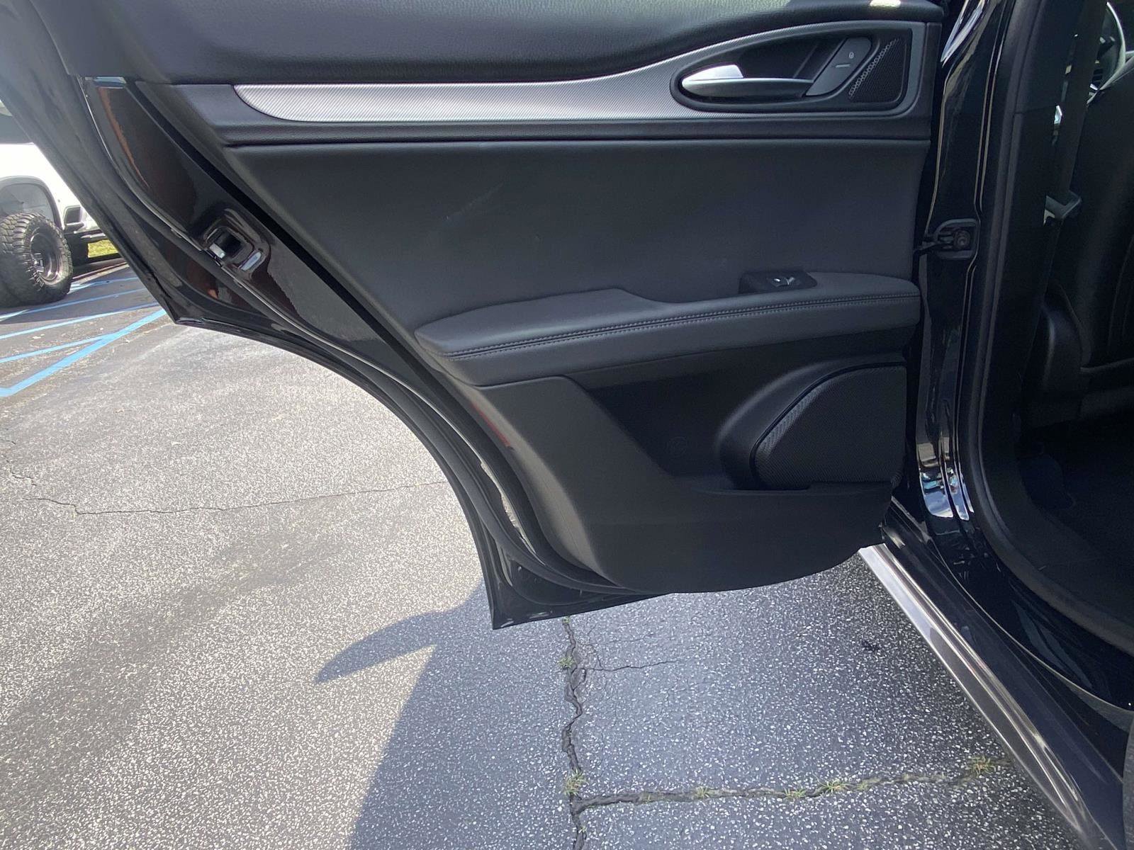 Used 2024 Alfa Romeo Stelvio Ti image 18