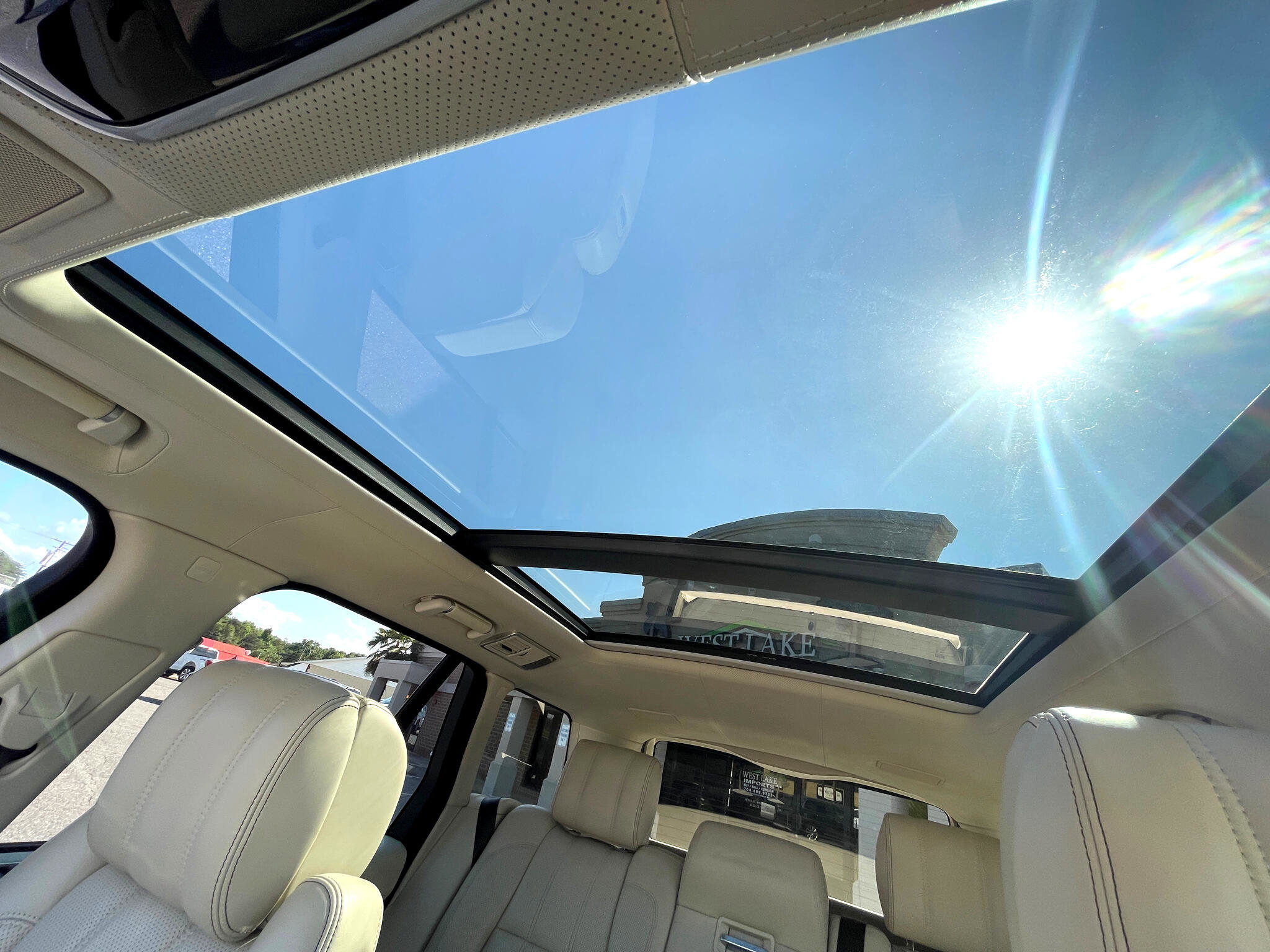 Used 2015 Land Rover Range Rover Autobiography image 38