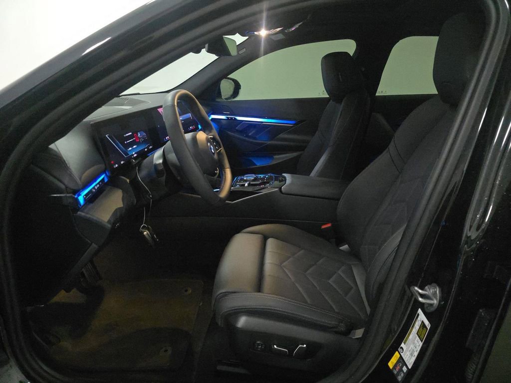 Used 2024 BMW i5 eDrive40i w/ Premium Package image 4